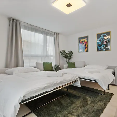Lam Jungle - Sky View 21 Floor - Free Parking Apartment Bratislava