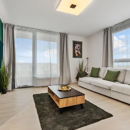 Apartment Lam Jungle - Sky View 21 Floor - Free Parking Pressburg